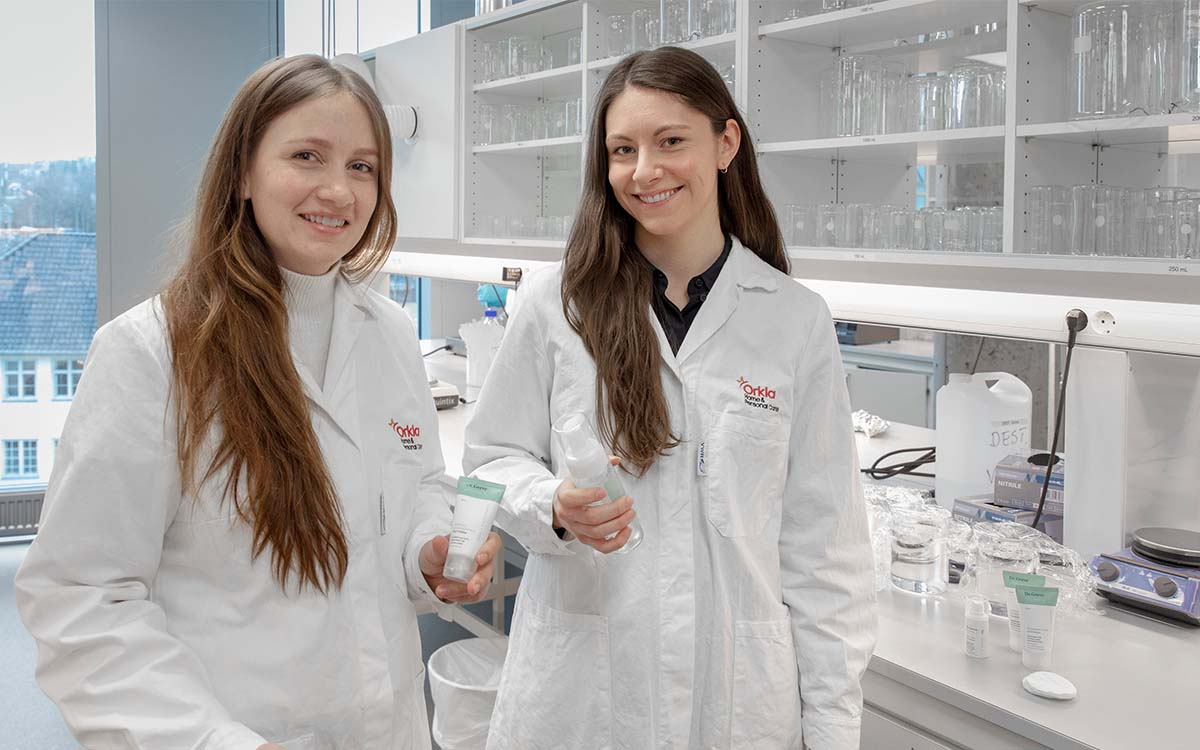 Mia Holden og Katinka Ervig Ledezma utvikler Dr. Greve pharma produkter.